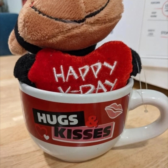 New Ceramic Hugs Kisses Large Coffee Cup Mug with Monkey Plush - Picture 2 of 4